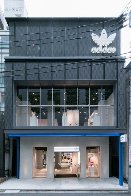 adidas 新宿